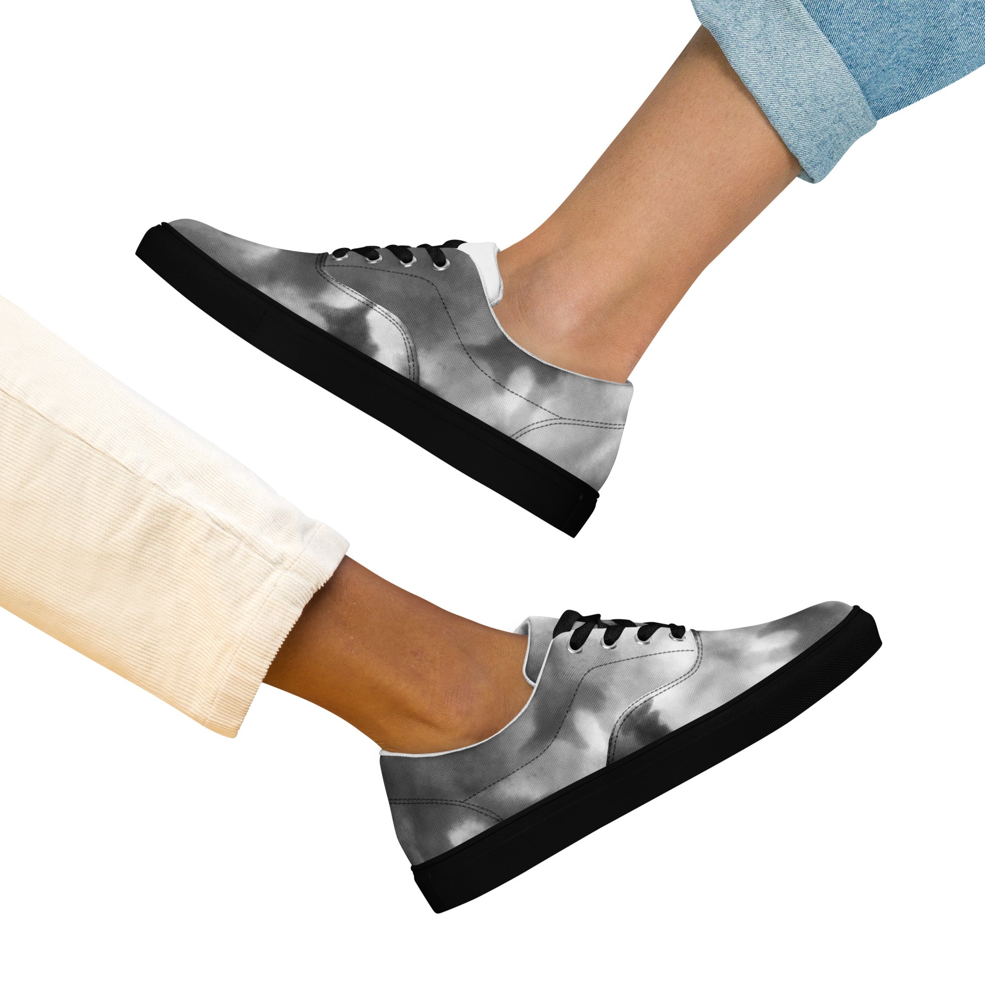 Women’s lace-up canvas shoes